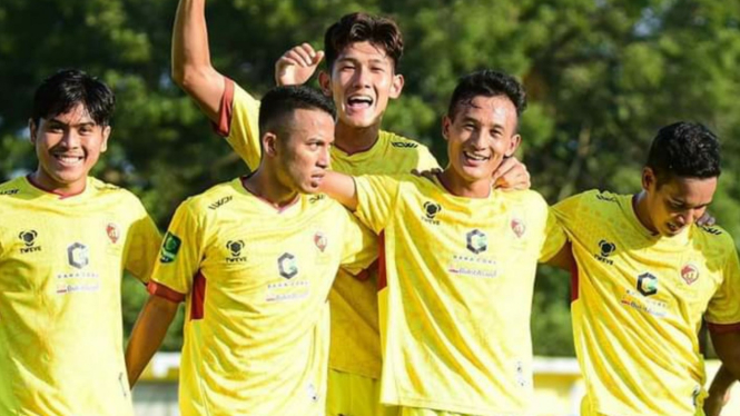 Pemain Sriwijaya FC selebrasi usai mencetak gol.