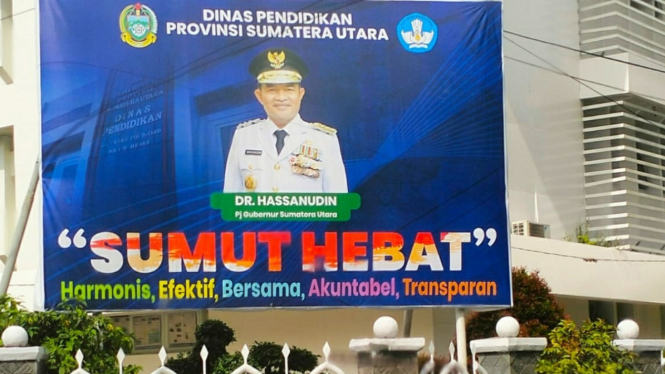Baliho Pj Gubernur Sumut, Hassanudin dengan tulisan 'Sumut Hebat'.