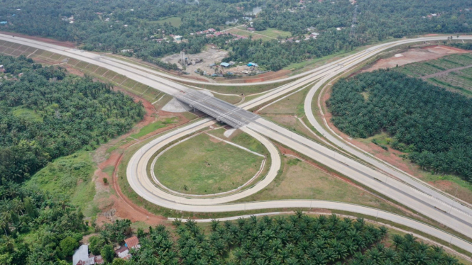 Tol ruas Tebingtinggi-Indrapura dan Indrapura-Limapuluh.