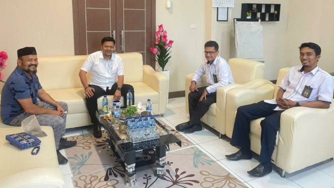 Ketua MS Jantho, Dr M Redha Valevi menerima kunjungan Ketua DPRK Aceh Besar, Iskandar Ali.