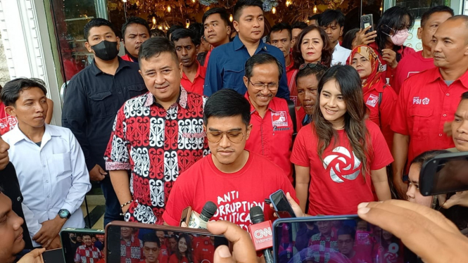 Ketua Umum PSI, Kaesang Pangarep bersama istri safari politik ke Medan.