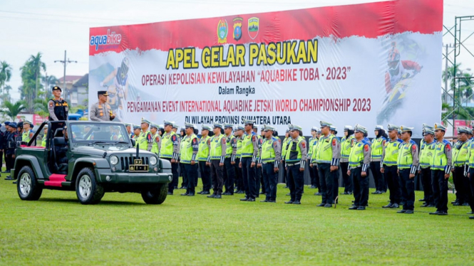 Kapolda Sumut, Irjen Pol Agung Setya Imam Effendi pimpin apel pengamanan Aquabike Jetski World Championship Danau Toba 2023.