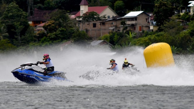 Aksi pembalap Aquabike Jetski.