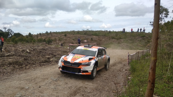 Pereli Rifat Sungkar tampil di Grand Final APRC Danau Toba Rally 2023.
