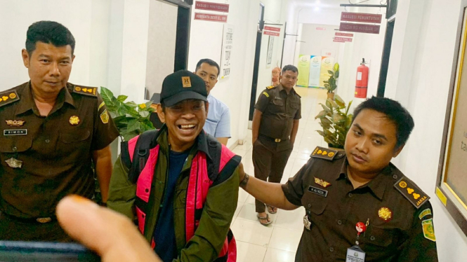 Mantan Rektor UIN Sumut, Prof Saidurrahman diamankan Kejari Medan.