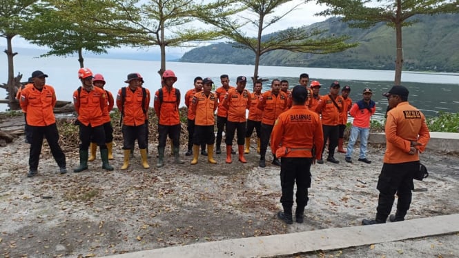 Tim Basarnas Medan kerahkan tim terbaik lakukan pencarian korban longsor dan banjir bandang di Humbahas yang hilang.