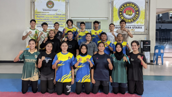 Atlet dan pelatih taekwondo Sumut.