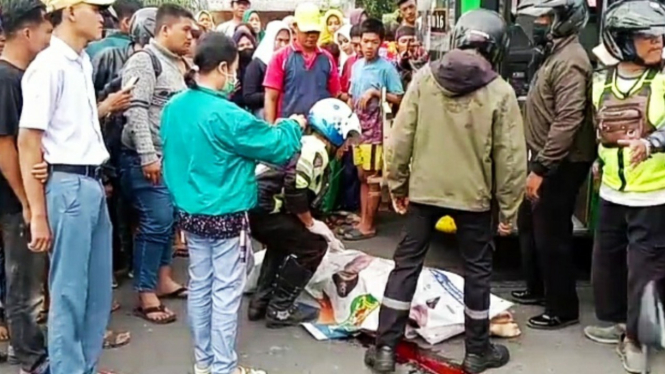 Seorang wanita tewas di tempat usai diseruduk bus 'Tayo' di Medan.