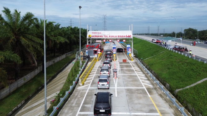 Gerbang tol Kuala Bingai.