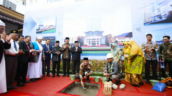 Ketua Umum PP Muhammadiyah, Prof Dr Haedar Nashir MSi resmikan pembangunan tower 17 lantai di UMSU.