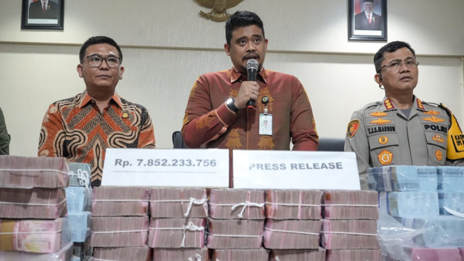 Wali Kota Medan, Bobby Nasution jelaskan pengembalian uang proyek lampu pocong Rp7,8 miliar.