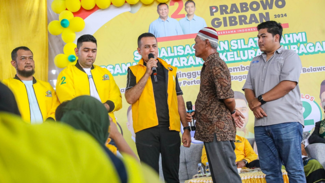 Ketua DPD Golkar Sumut, Musa Rajekshah silaturahmi bersama warga.