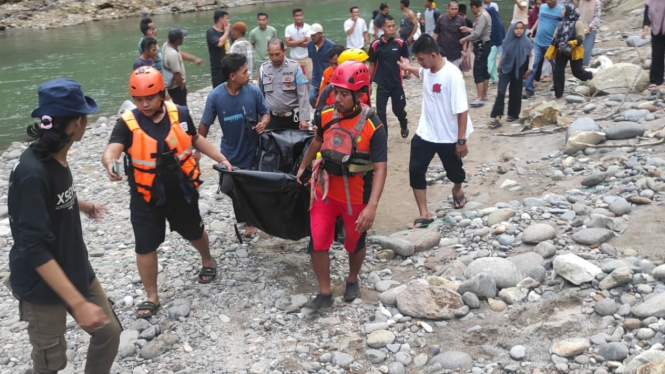 Jasad balita 2 tahun hanyut di Sungai Bahbolon, Kabupaten Serdangbedagai dievakuasi.