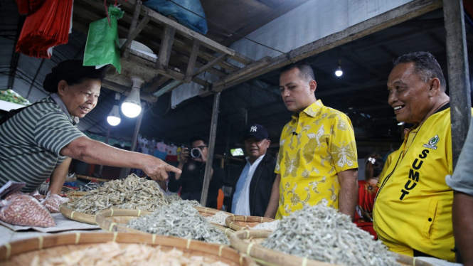 Pedagang di Pasar Sembada, Medan, sampaikan keluhan kepada Caleg DPR RI, Musa Rajekshah.