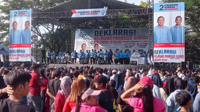 Relawan Prabowo-Gibran deklarasi dan jalan santai di Lapangan Merdeka Binjai.