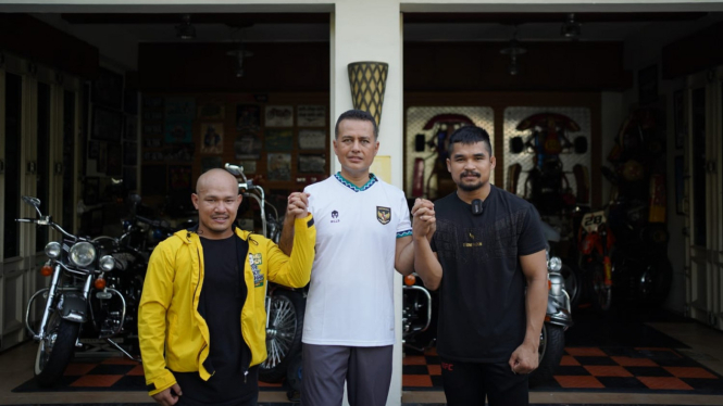 Musa Rajekshah bersama fighter Indonesia, Jeka Saragih (kanan).