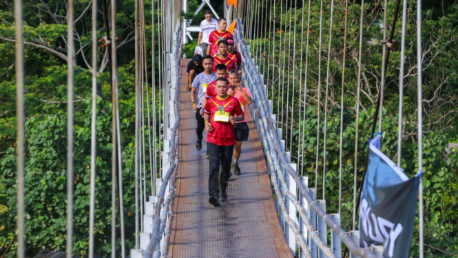 Musa Rajekshah mengikuti Bukit Lawang Orangutan Trail Kabupaten Langkat beberapa waktu lalu.