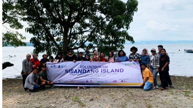 Pulau Sibandang Bersinar.