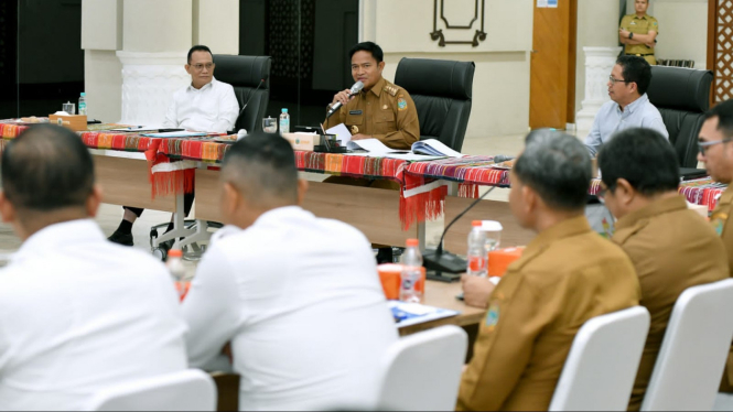 Pj Gubernur Sumut, Hassanudin pimpin rapat persiapan PON 2024.