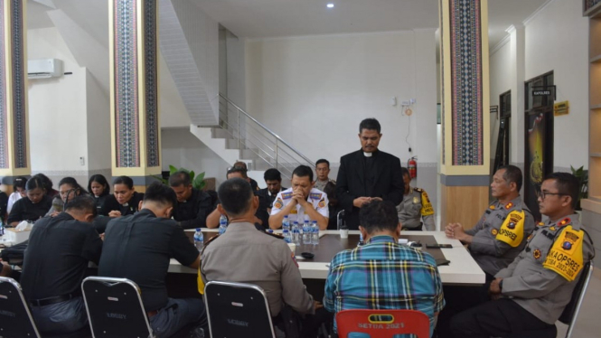 Kapolres Labusel, AKBP Marigan Simanjuntak menerima kunjungan Persatuan Pendeta GMI Labusel.