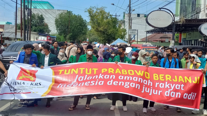 Ratusan Mahasiswa datangi Rumah Nalar Prabowo Subianto di Medan.