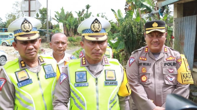 Dirlantas Polda Sumut, Kombes Pol Muji Ediyanto (tengah).