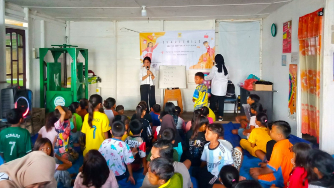 Kegiatan edukasi Sharesmile di Kampung Nelayan Kabupaten Deliserdang.