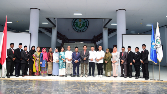 Rektor Unimed, Prof Baharuddin melantik Wakil Dekan FBS, FIS, FIK, FE dan WD 2 FMIPA.