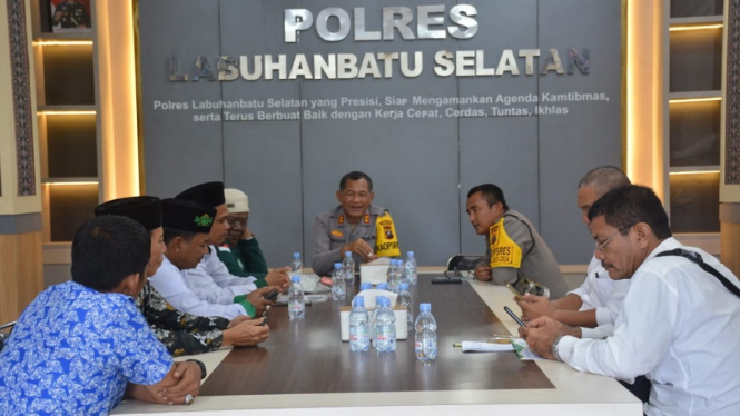 Kapolres Labusel, AKBP Maringan Simanjuntak menerima kunjungan pimpinan NU Labusel.
