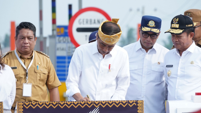 Presiden RI, Joko Widodo resmi dua jalan tol di Sumut.