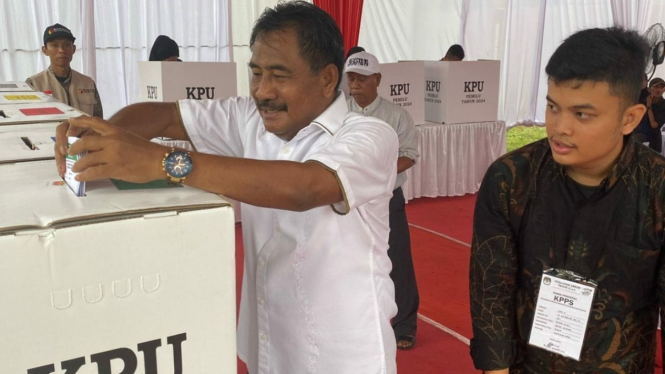 Wali Kota Binjai, Amir Hamzah menggunakan hak pilihnya pada Pemilu 2024.