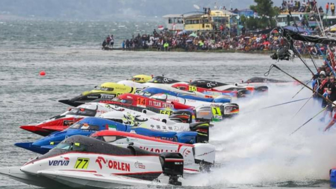 Pembalap F1 Powerboat bersiap bersaing Seri Danau Toba 2024 berlangsung Maret 2024.