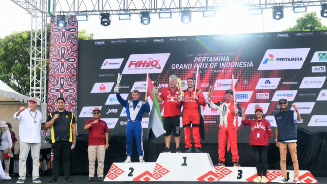 Rusty Wyatt (tengah) juara Grand Prix Pertamina Indonesia 2024 Danau Toba.