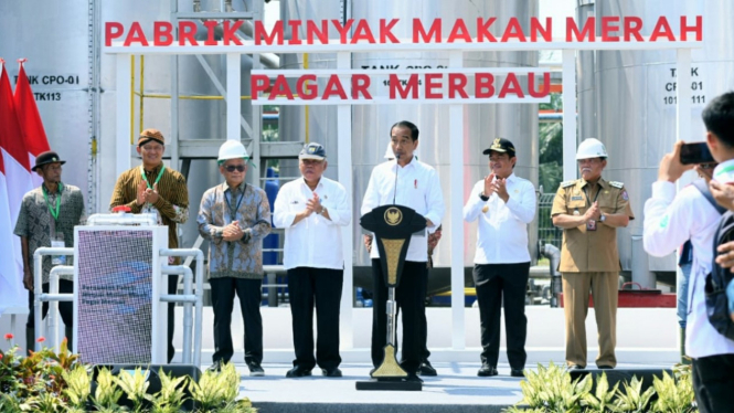 Presiden RI Joko Widodo meresmikan Pabrik Minyak Makan Merah di Kabupaten Deliserdang, Sumut.
