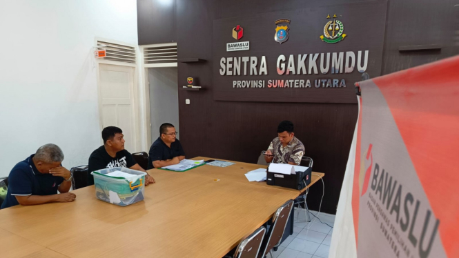 Pengurus DPD Nasdem Tapteng melaporkan dugaan kecurangan KPU Tapteng ke Bawaslu Sumut.
