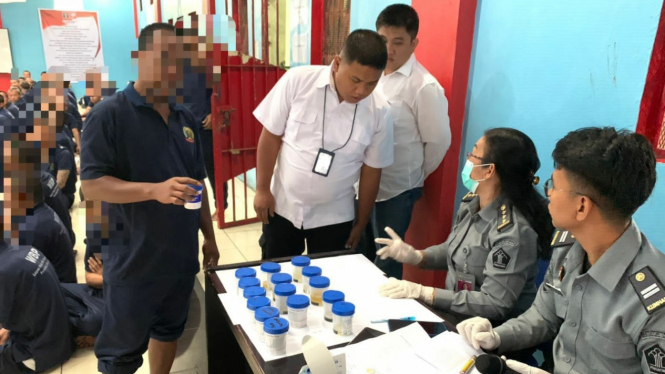 Lapas Narkotika Pematangsiantar tes urine 140 warga binaan yang masuk dalam program rehabilitasi sosial.
