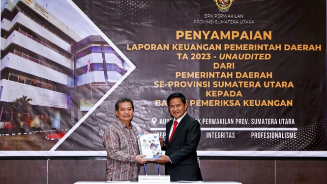 Pj Gubernur Sumut, Hassanudin serahkan LKPD TA 2023 ke BPK.