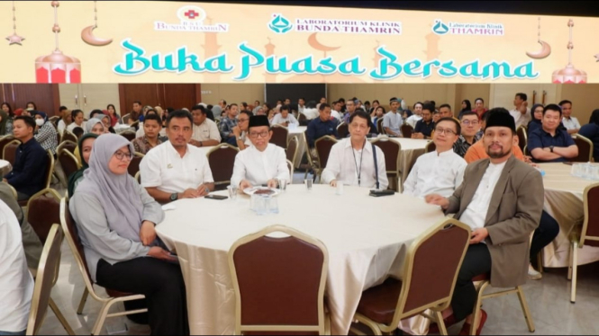 Manajemen RSU Bunda Thamrin Medan buka puasa bersama mitra.