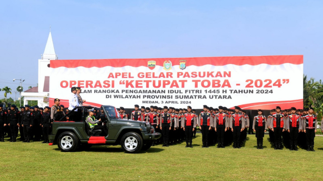 Kapolda Sumut Irjen Pol Agung Setya Imam Effendi bersama Pj Gubernur Sumut, Hassanudin pimpin apel pasukan Operasi Ketupat Toba 2024.