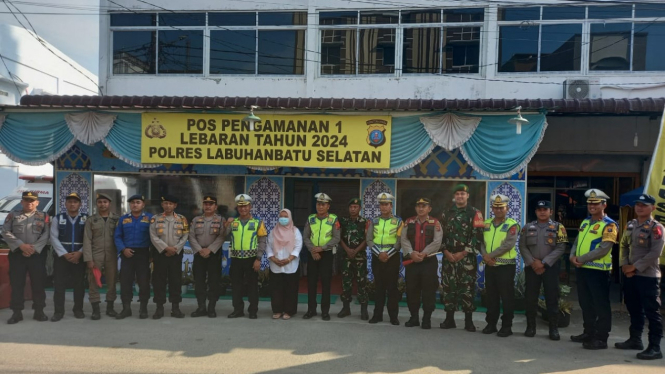 Direktur Lantas Polda Sumut, Kombes Pol Muji Ediyanto meninjau Pospam Kota Pinang, Kabupaten Labusel.