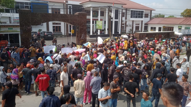 Aksi massa demo di Kejari Deliserdang tuntutan keadilan bagi Godol.