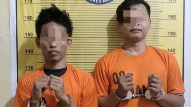 Dua tersangka pengedar sabu yang ditangkap Satnarkoba Polres Binjai.