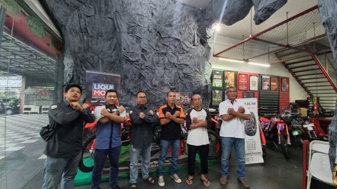 Panitia Xtrim Medan Event MAX-5 yang akan dihadiri ratusan crosser Indonesia.