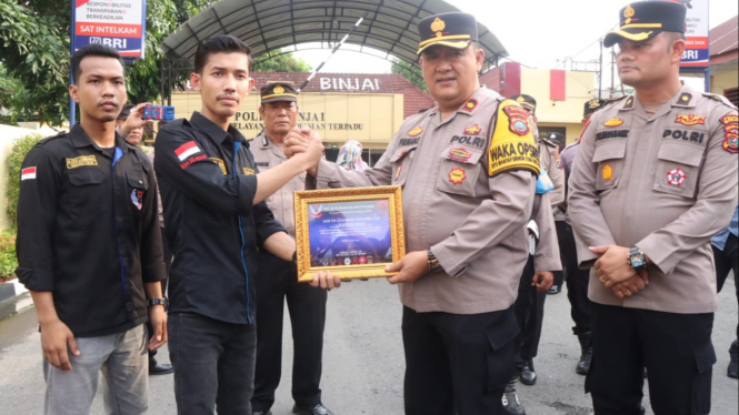 Wakapolres Binjai, Kompol RD Firman Darwin menerima penghargaan dari Komunitas 234 SC dan RNR.