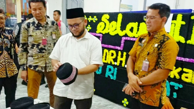 Anggota DPD RI, Dedi Iskandar Batubara saat mengunjungi Rutan Kelas I Medan.