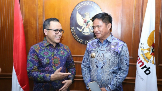 Pj Gubernur Sumut, Hassanudin bersama MenPAN-RB, Abdullah Azwar Anas di Kantor KemenPAN RB, Jakarta.
