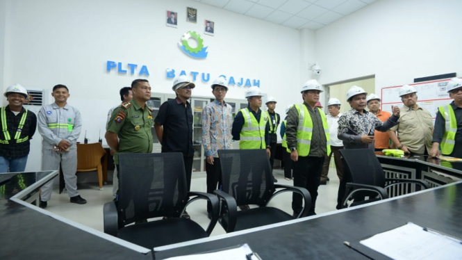 Pj Gubernur Sumut, Hassanudin meninjau PLTA Batu Gajah di Kabupaten Langkat.