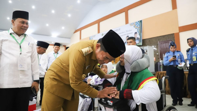 Pj Gubernur Sumut, Hassanudin melepas keberangkatan 360 calon jamaah haji.