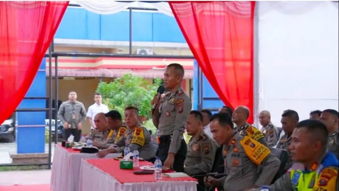 Kapolsek Barus, Iptu Mulia Riadi diberangkatkan umrah oleh Kapolda Sumut.