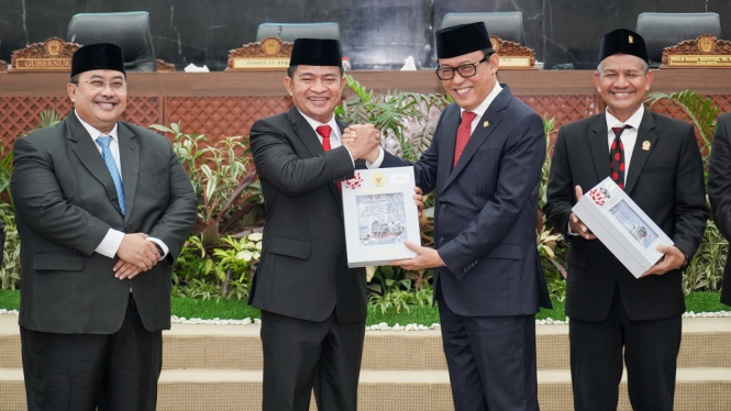 Pj Gubernur Sumut, Hassanudin menyerahkan LHP BPK RI.